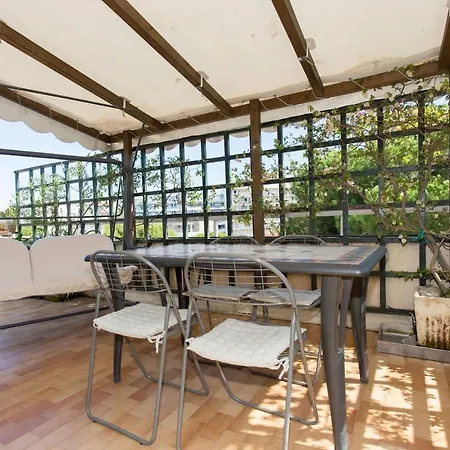 Appartement Beau studio La Plage avec grande terrasse vue mer Antibes