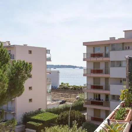 Beau studio La Plage avec grande terrasse vue mer *